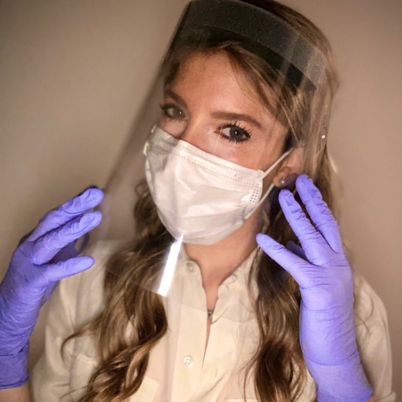 Meet your Posher, Lauren - Picture 2 of 2